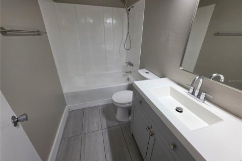 Townhouse in Tampa, Florida 2 bedrooms, 94.02 sq.m. № 2378999 - photo 10