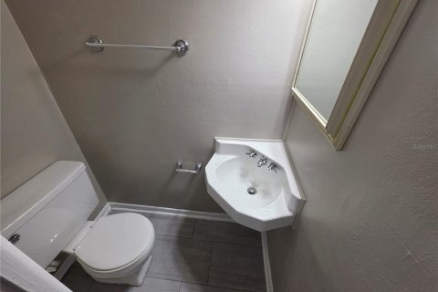 Townhouse in Tampa, Florida 2 bedrooms, 94.02 sq.m. № 2378999 - photo 8