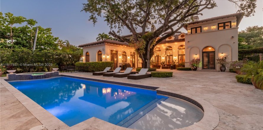 Villa ou maison à Pinecrest, Floride 9 chambres, 683.48 m2 № 1774509