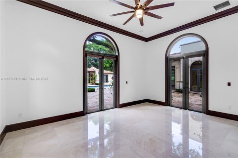 Villa ou maison à louer à Pinecrest, Floride: 9 chambres, 683.48 m2 № 1774509 - photo 23