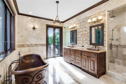 Villa ou maison à louer à Pinecrest, Floride: 9 chambres, 683.48 m2 № 1774509 - photo 29
