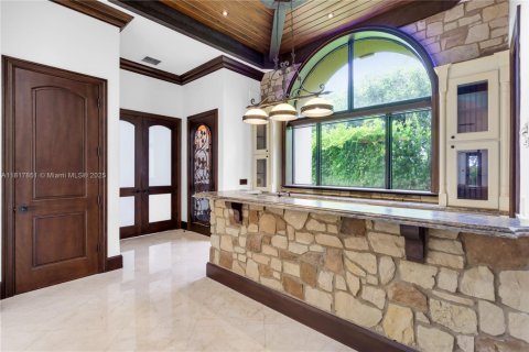 Villa ou maison à louer à Pinecrest, Floride: 9 chambres, 683.48 m2 № 1774509 - photo 10