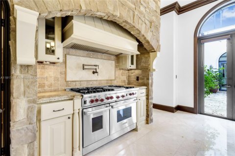 Villa ou maison à louer à Pinecrest, Floride: 9 chambres, 683.48 m2 № 1774509 - photo 15