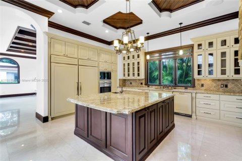 Villa ou maison à louer à Pinecrest, Floride: 9 chambres, 683.48 m2 № 1774509 - photo 12