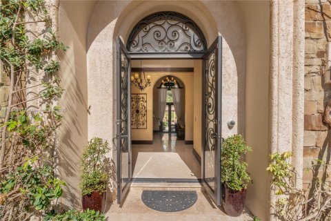 Villa ou maison à louer à Pinecrest, Floride: 9 chambres, 683.48 m2 № 1774509 - photo 4