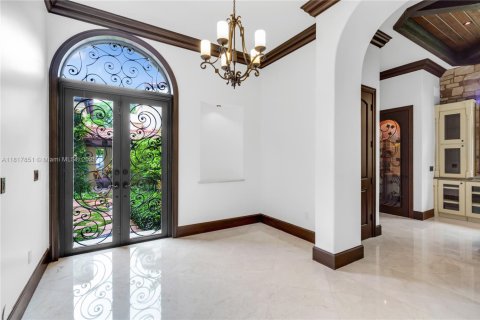 Villa ou maison à louer à Pinecrest, Floride: 9 chambres, 683.48 m2 № 1774509 - photo 5