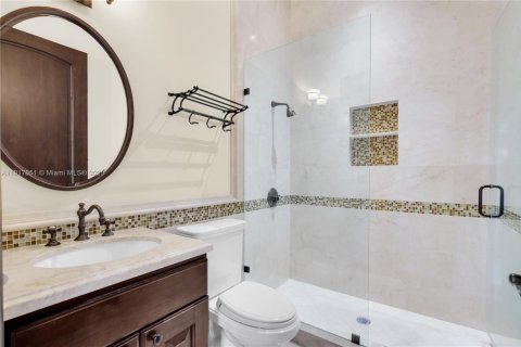 Villa ou maison à louer à Pinecrest, Floride: 9 chambres, 683.48 m2 № 1774509 - photo 24