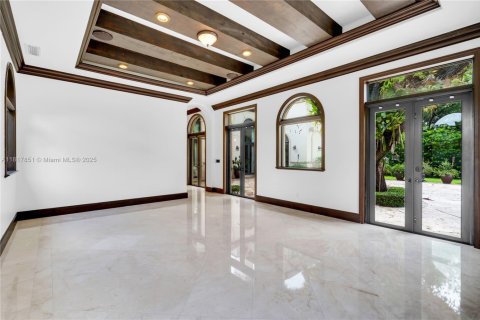 Villa ou maison à louer à Pinecrest, Floride: 9 chambres, 683.48 m2 № 1774509 - photo 18