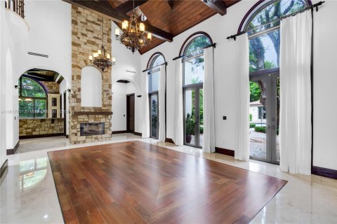 Villa ou maison à louer à Pinecrest, Floride: 9 chambres, 683.48 m2 № 1774509 - photo 9