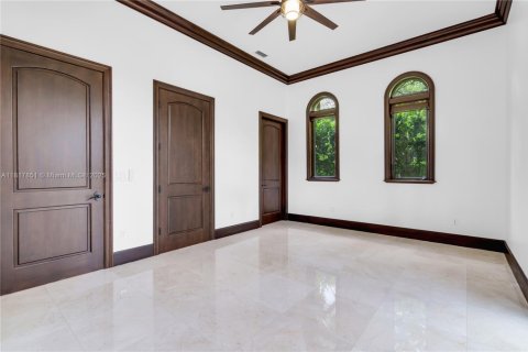 Villa ou maison à louer à Pinecrest, Floride: 9 chambres, 683.48 m2 № 1774509 - photo 25
