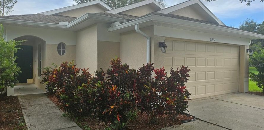 Villa ou maison à Land O' Lakes, Floride 4 chambres, 131.46 m2 № 1916724