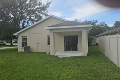 Villa ou maison à louer à Land O' Lakes, Floride: 4 chambres, 131.46 m2 № 1916724 - photo 3