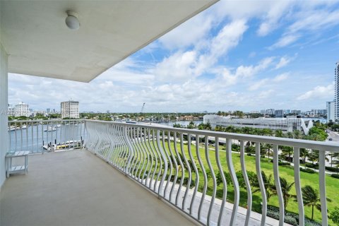 Copropriété à louer à Fort Lauderdale, Floride: 2 chambres, 125.42 m2 № 2154076 - photo 4