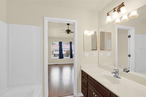 Townhouse in Jacksonville, Florida 2 bedrooms, 115.94 sq.m. № 2258998 - photo 6