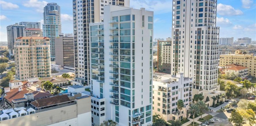 Condominio en Saint Petersburg, Florida, 3 dormitorios  № 2342072