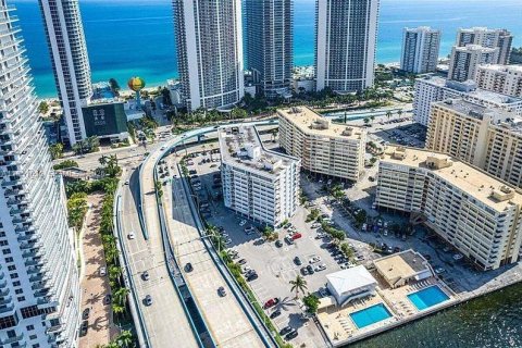 Condo in Hallandale Beach, Florida, 1 bedroom  № 2008916