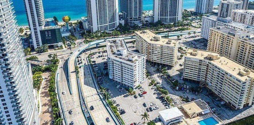 Condominio en Hallandale Beach, Florida, 1 dormitorio  № 2008916