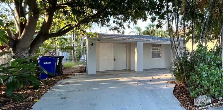 House in North Miami Beach, Florida 2 bedrooms, 92.9 sq.m. № 1857556