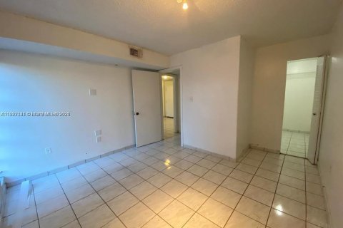 Снять в аренду кондоминиум в Майами, Флорида 2 спальни, 67.63м2, № 1963881 - фото 6