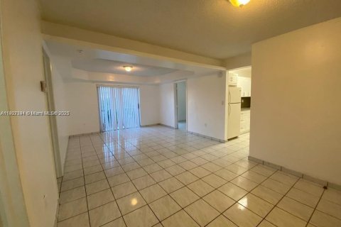 Снять в аренду кондоминиум в Майами, Флорида 2 спальни, 67.63м2, № 1963881 - фото 4