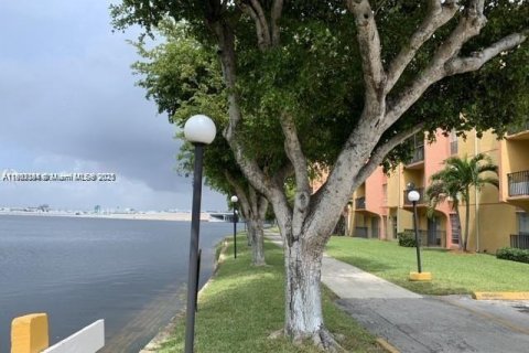 Снять в аренду кондоминиум в Майами, Флорида 2 спальни, 67.63м2, № 1963881 - фото 14