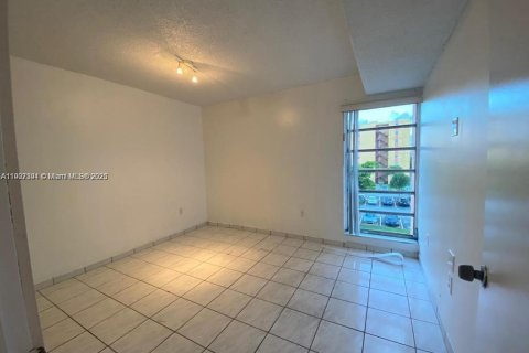 Снять в аренду кондоминиум в Майами, Флорида 2 спальни, 67.63м2, № 1963881 - фото 5