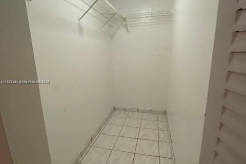 Снять в аренду кондоминиум в Майами, Флорида 2 спальни, 67.63м2, № 1963881 - фото 9