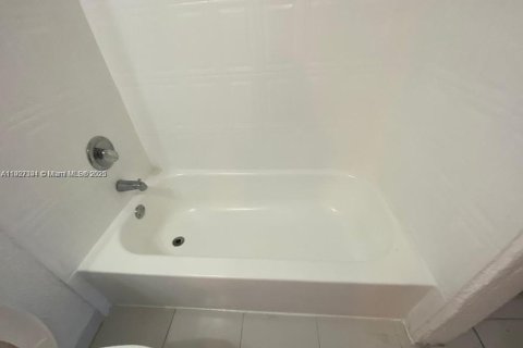 Снять в аренду кондоминиум в Майами, Флорида 2 спальни, 67.63м2, № 1963881 - фото 13