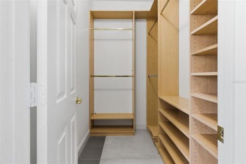 Купить виллу или дом в Уинтер-Гарден, Флорида 11 комнат, 331.66м2, № 2115812 - фото 21