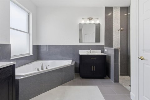 Купить виллу или дом в Уинтер-Гарден, Флорида 11 комнат, 331.66м2, № 2115812 - фото 22