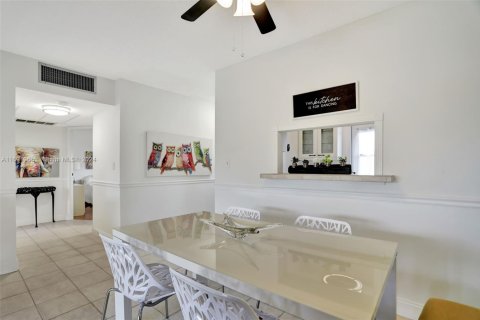 Condo in Lauderdale Lakes, Florida, 2 bedrooms  № 1864722 - photo 6