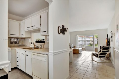 Condo in Lauderdale Lakes, Florida, 2 bedrooms  № 1864722 - photo 10