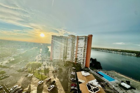 Copropriété à louer à Miami, Floride: 1 chambre, 74.41 m2 № 1931610 - photo 2