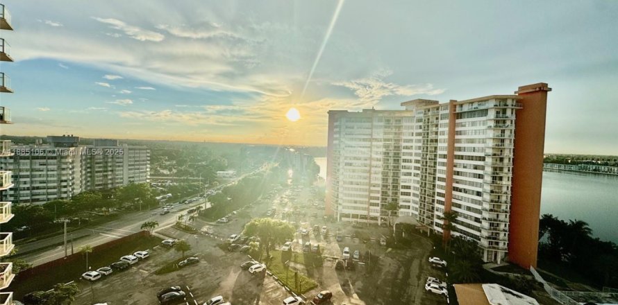 Condo à Miami, Floride, 1 chambre № 1931610