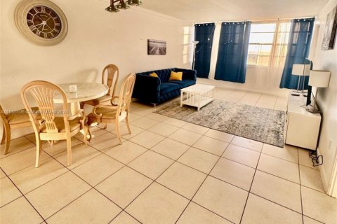 Copropriété à louer à Miami, Floride: 1 chambre, 74.41 m2 № 1931610 - photo 19