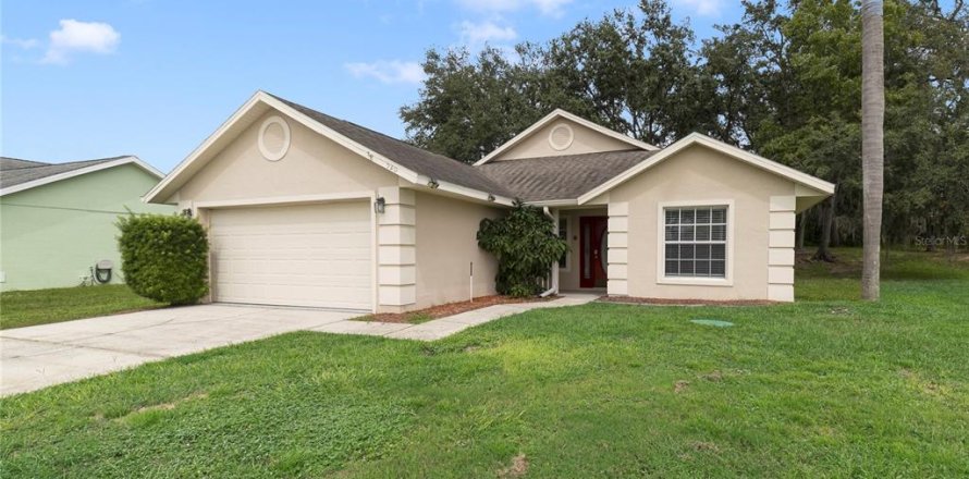 House in Davenport, Florida 3 bedrooms, 126.53 sq.m. № 2399047