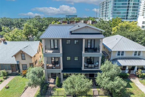 Townhouse in Orlando, Florida 3 bedrooms, 249.63 sq.m. № 1854051 - photo 1