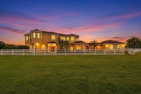 House in Groveland, Florida 4 bedrooms, 360.09 sq.m. № 2210490 - photo 4