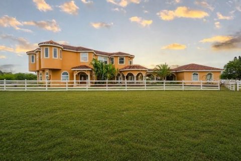 House in Groveland, Florida 4 bedrooms, 360.09 sq.m. № 2210490 - photo 9