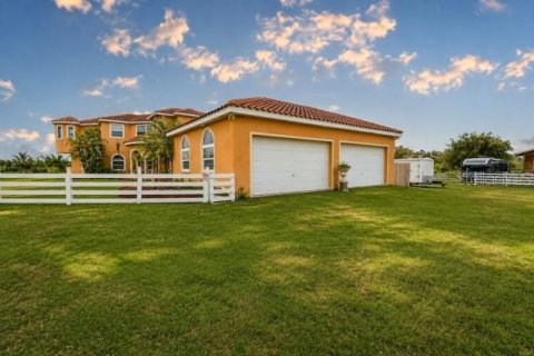House in Groveland, Florida 4 bedrooms, 360.09 sq.m. № 2210490 - photo 26