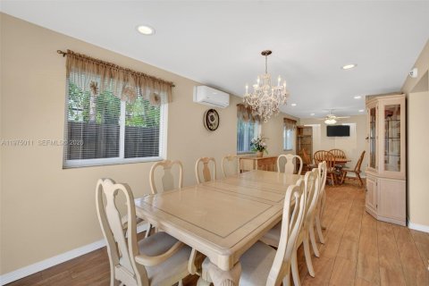 House in Hollywood, Florida 3 bedrooms, 150.04 sq.m. № 2057440 - photo 19