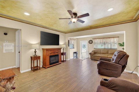 House in Hollywood, Florida 3 bedrooms, 150.04 sq.m. № 2057440 - photo 14