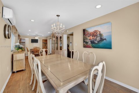 House in Hollywood, Florida 3 bedrooms, 150.04 sq.m. № 2057440 - photo 18