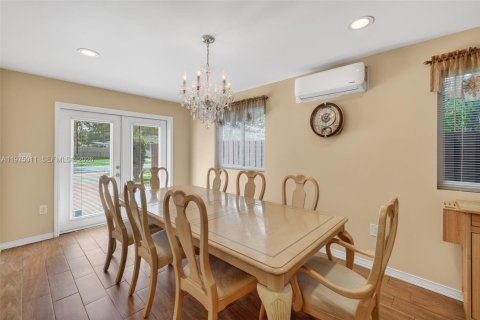 House in Hollywood, Florida 3 bedrooms, 150.04 sq.m. № 2057440 - photo 17