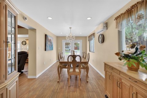 House in Hollywood, Florida 3 bedrooms, 150.04 sq.m. № 2057440 - photo 15