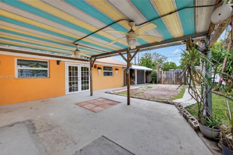 House in Hollywood, Florida 3 bedrooms, 150.04 sq.m. № 2057440 - photo 9