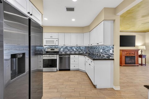 House in Hollywood, Florida 3 bedrooms, 150.04 sq.m. № 2057440 - photo 23