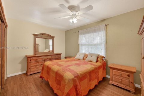 House in Hollywood, Florida 3 bedrooms, 150.04 sq.m. № 2057440 - photo 28