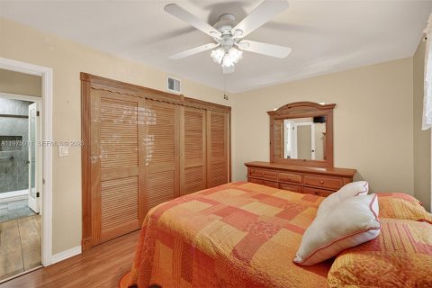 House in Hollywood, Florida 3 bedrooms, 150.04 sq.m. № 2057440 - photo 30