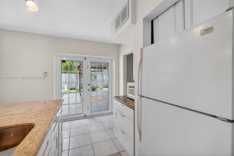 House in Hollywood, Florida 3 bedrooms, 150.04 sq.m. № 2057440 - photo 7